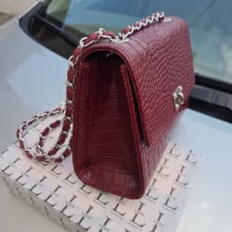 LOCH Luxury Maroon Crocodile-Embossed Chain-Strap Crossbody Handbag's Image