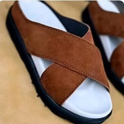 Men's Minimalist Criss-Cross Suede Slide Sandals's Image