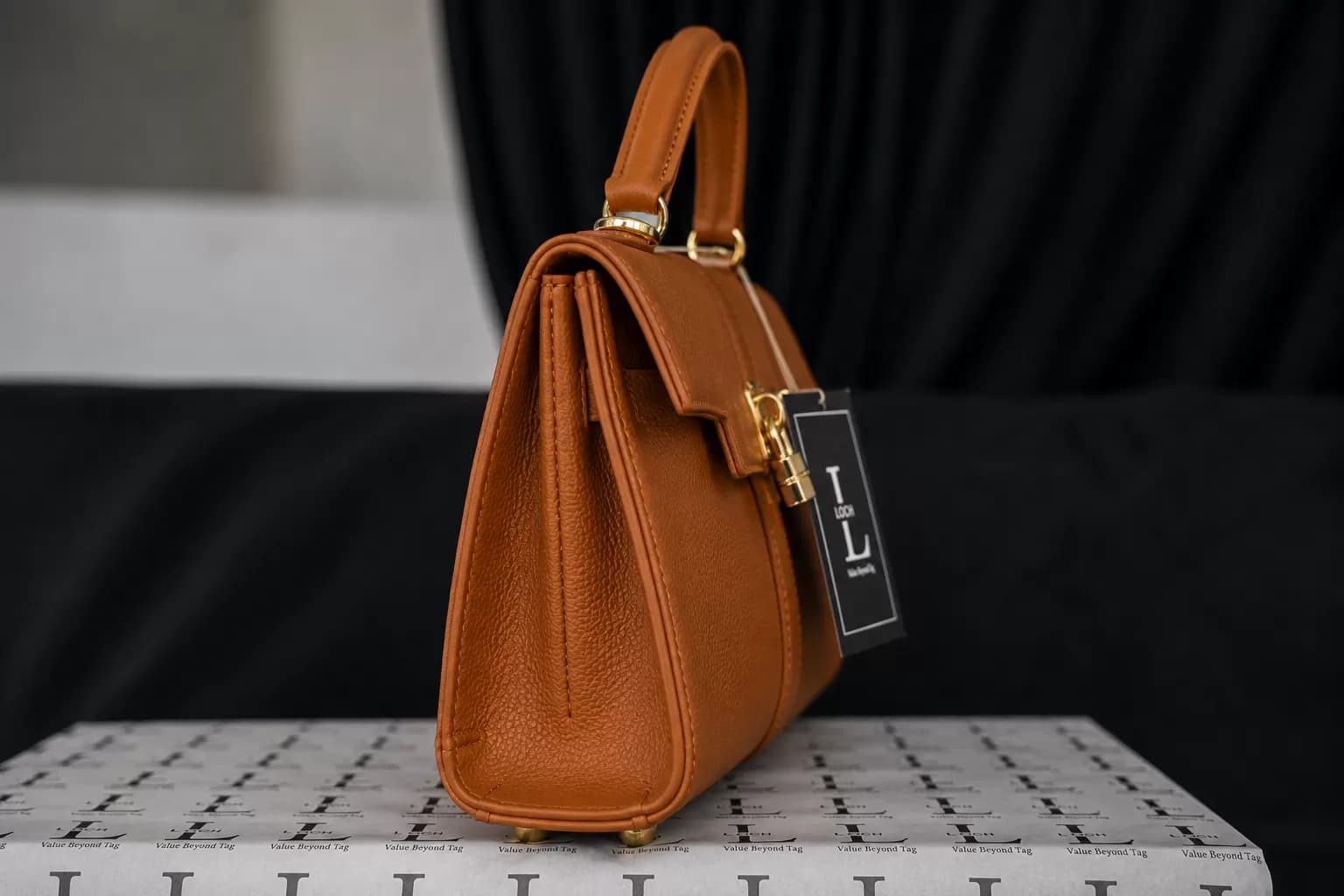Elegant Structured Brown Top-Handle Handbag — image 2