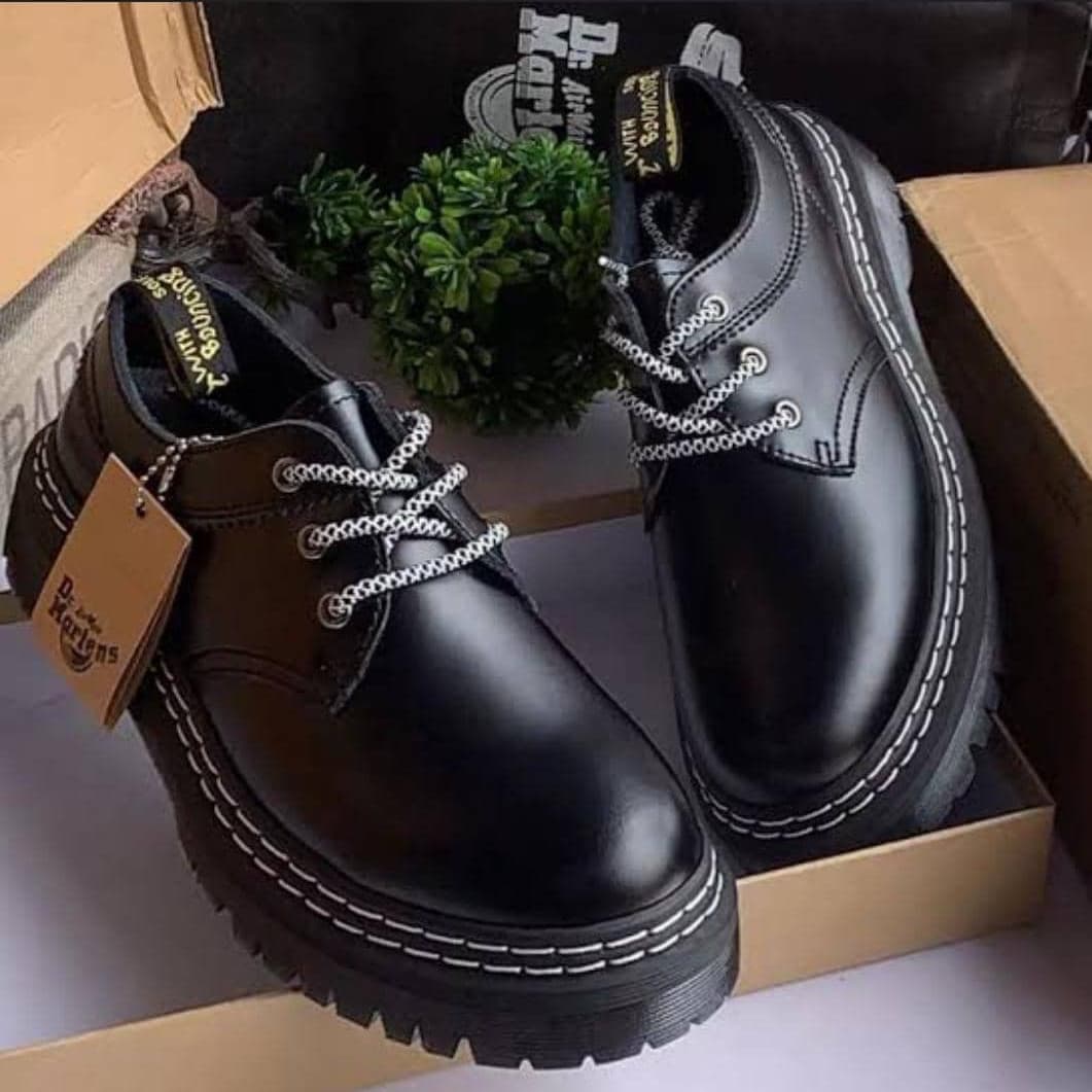 Dr. Martens exquisite luxury black leather lace-up shoes for men — image 1