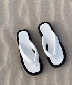 Women's Puffy Platform Thong Sandals – White & Black's Image
