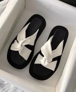 Women's Chic Knotted Puffy Strap Slide Sandals – White & Black's Image